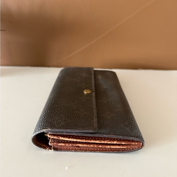 Louis Vuitton Monogram Sarah Wallet – Vintage Classic in Fair Condition - Picture 5 of 14